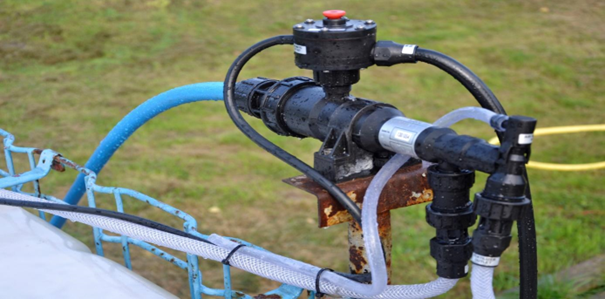 Pompka membranowa do podawania pożywki do linii kroplujących, nie wymaga źródła energii.